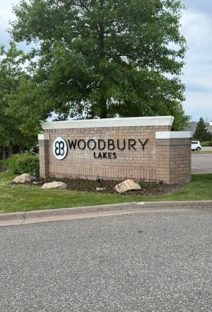 Woodbury Lakes Business Center